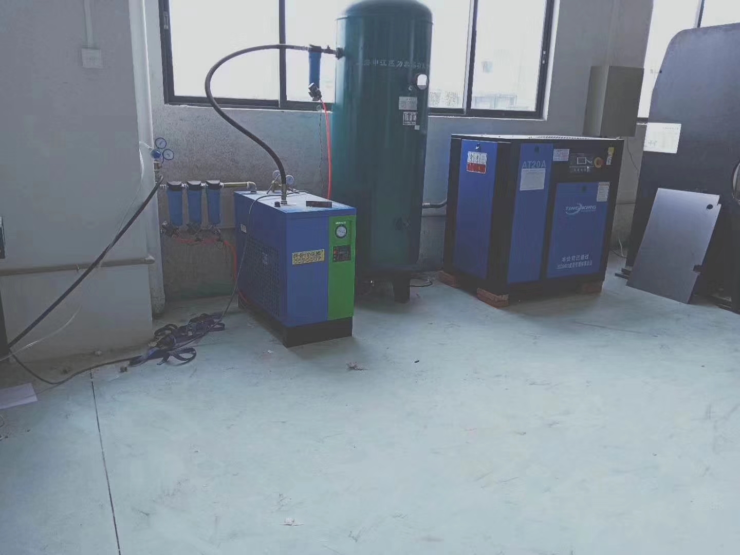 注塑企業(yè)使用螺桿空壓機